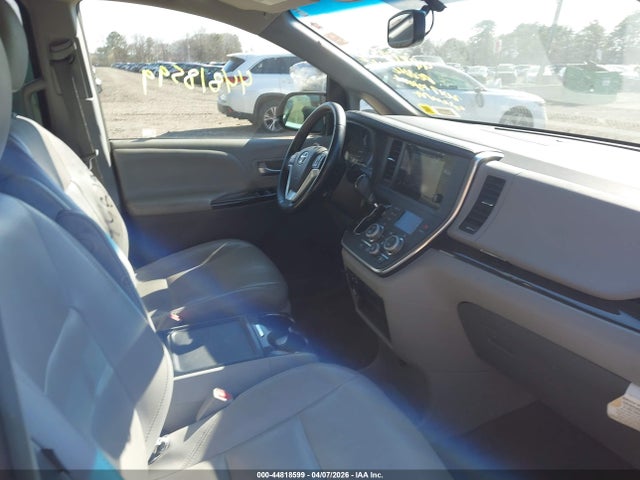 2017 TOYOTA SIENNA 5TDYZ3DC3HS799733 Photo 4