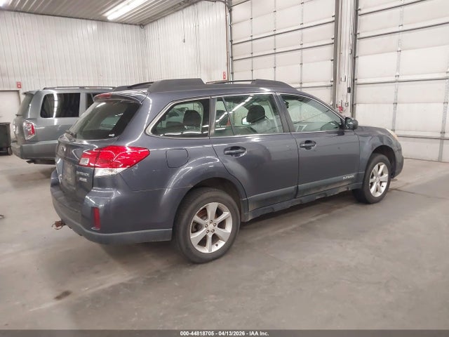 44818705 :رقم المزاد ، 4S4BRBAC4E3207107 vin ، 2014 Subaru Outback 2.5i مزاد بيع