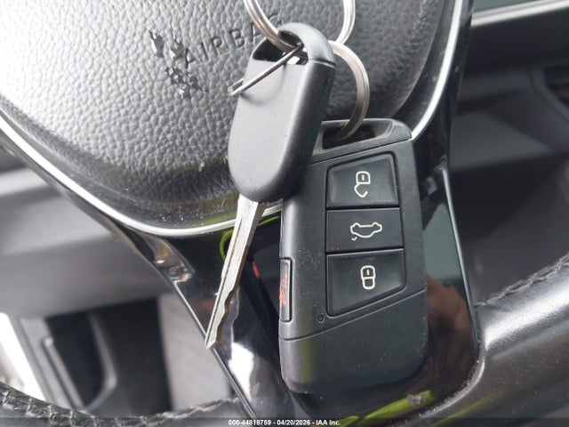 44818759 :رقم المزاد ، 3VWC57BU6KM102858 vin ، 2019 Volkswagen Jetta 1.4t R-line/1.4t S/1.4t Se مزاد بيع
