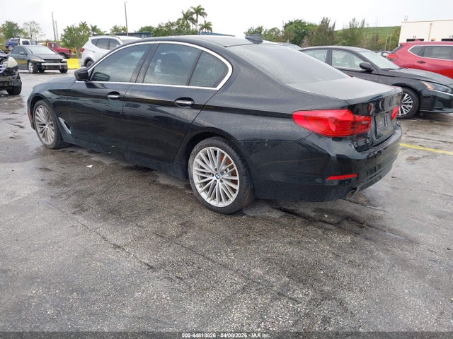 2018 BMW 530I WBAJA5C52JWA35773 Photo 2