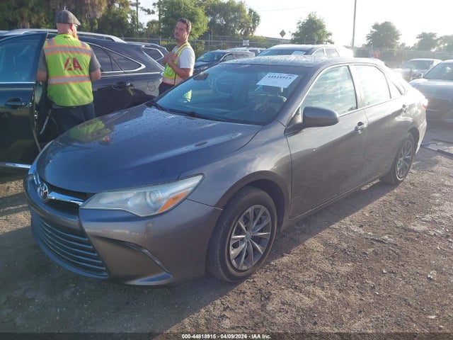 44818915 :رقم المزاد ، 4T1BF1FKXGU146460 vin ، 2016 Toyota Camry Le مزاد بيع