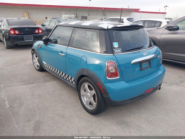 2009 MINI COOPER WMWMF33579TW77547 Photo 2