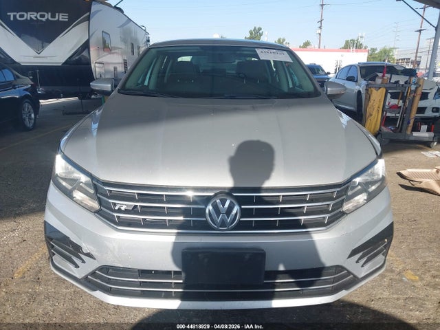 1VWAT7A33GC052113 Volkswagen Passat 1.8t R-line