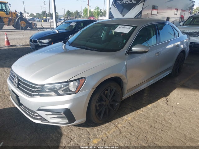 1VWAT7A33GC052113 Volkswagen Passat 1.8t R-line