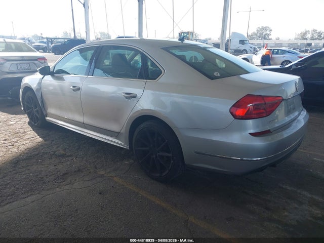 1VWAT7A33GC052113 Volkswagen Passat 1.8t R-line