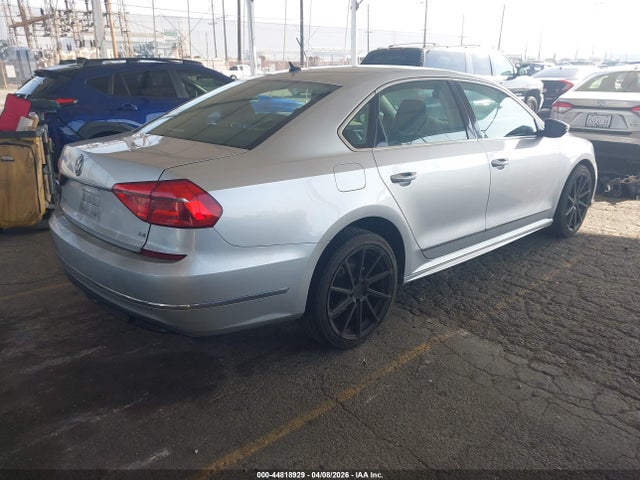1VWAT7A33GC052113 Volkswagen Passat 1.8t R-line