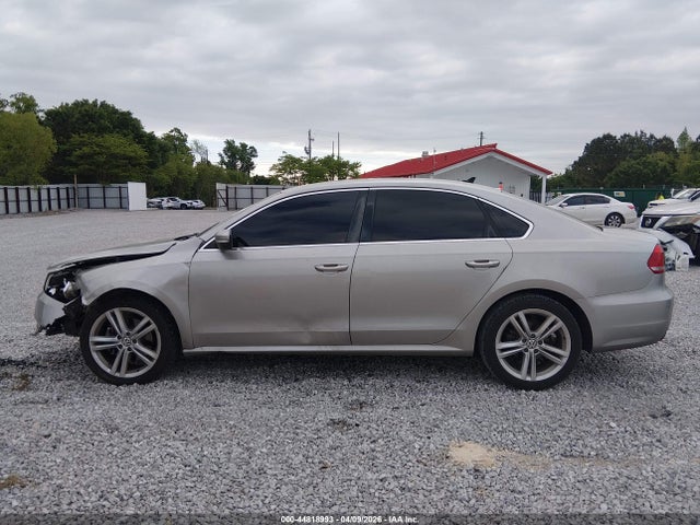 2014 Volkswagen Passat 1.8t Se მანქანა იყიდება აუქციონზე, vin: 1VWBS7A30EC028954, აუქციონის ნომერი: 44818993
