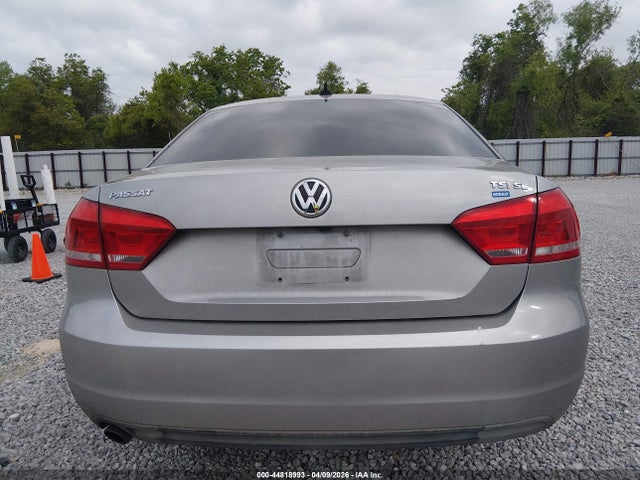 2014 Volkswagen Passat 1.8t Se მანქანა იყიდება აუქციონზე, vin: 1VWBS7A30EC028954, აუქციონის ნომერი: 44818993