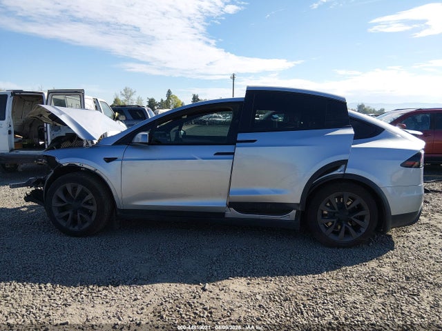 2025 Tesla Model X Long Range მანქანა იყიდება აუქციონზე, vin: 7SAXCDE56SF463608, აუქციონის ნომერი: 44819021