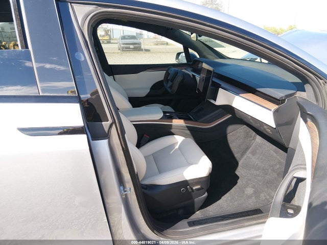 44819021 :رقم المزاد ، 7SAXCDE56SF463608 vin ، 2025 Tesla Model X Long Range مزاد بيع