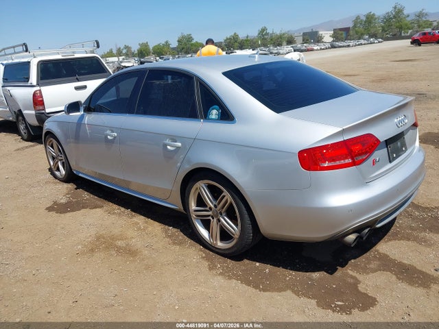 2011 AUDI S4 WAUBGAFLXBA067887 Photo 2
