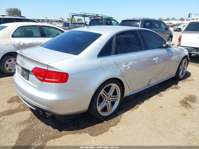 2011 AUDI S4 WAUBGAFLXBA067887 Photo 3