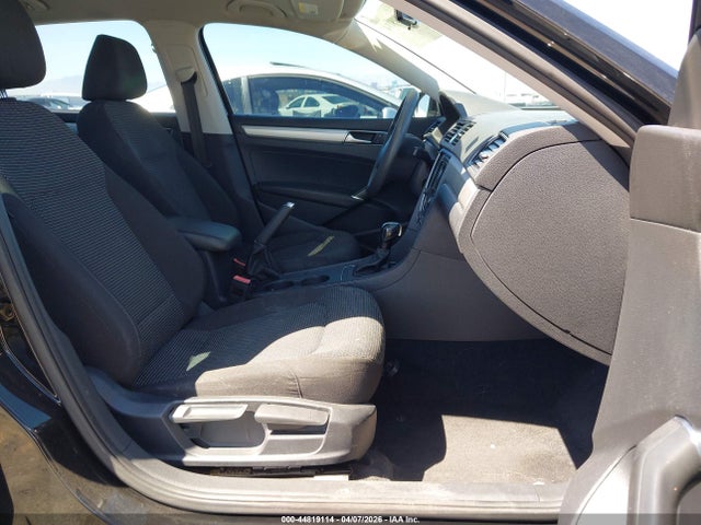 Продаж на аукціоні авто 2016 Volkswagen Passat 1.8t S, vin: 1VWAT7A35GC050606, номер лоту: 44819114