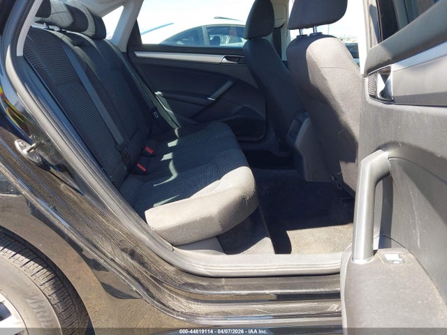 Продаж на аукціоні авто 2016 Volkswagen Passat 1.8t S, vin: 1VWAT7A35GC050606, номер лоту: 44819114