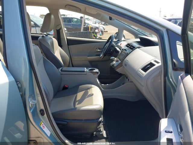 Продажа на аукционе авто 2015 Toyota Prius V Four, vin: JTDZN3EU5FJ026182, номер лота: 44819226