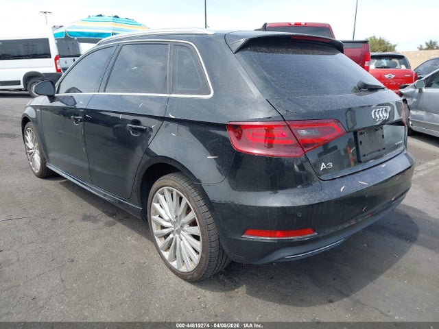 2016 AUDI A3 E-TRON WAUTPBFF1GA111495 Photo 2