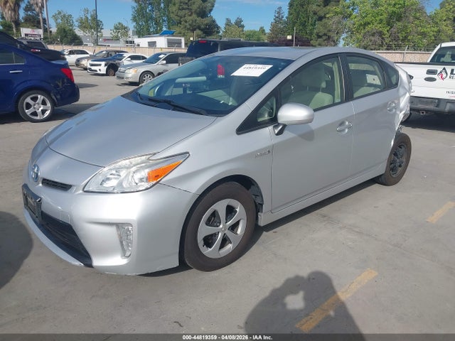 Toyota Prius Three 2015 JTDKN3DUXF1913974 Image 2