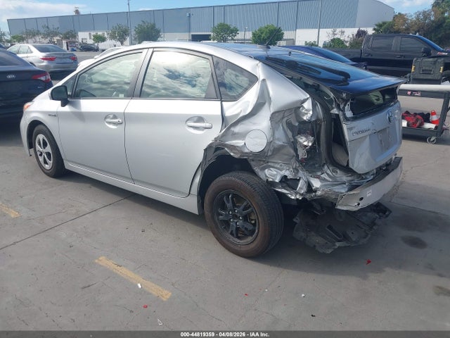 Toyota Prius Three 2015 JTDKN3DUXF1913974 Image 3