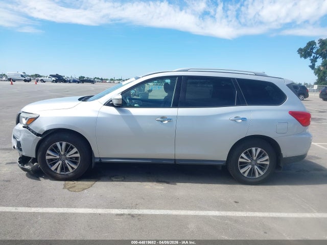 5N1DR2BN1LC576576 Nissan Pathfinder Sv 2wd