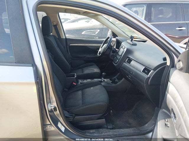 Продаж на аукціоні авто 2016 Mitsubishi Outlander Se, vin: JA4AZ3A39GZ001880, номер лоту: 44819718