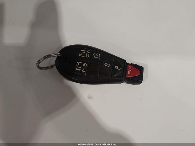 44819952 :رقم المزاد ، 2A4RR5DG0BR745657 vin ، 2011 Chrysler Town & Country Touring مزاد بيع