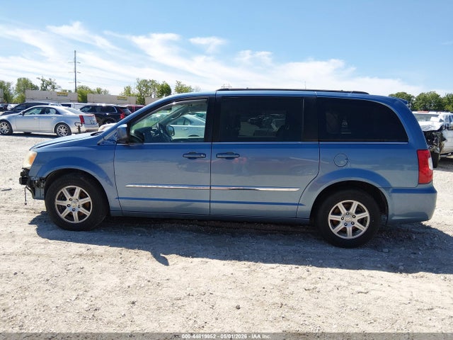44819952 :رقم المزاد ، 2A4RR5DG0BR745657 vin ، 2011 Chrysler Town & Country Touring مزاد بيع