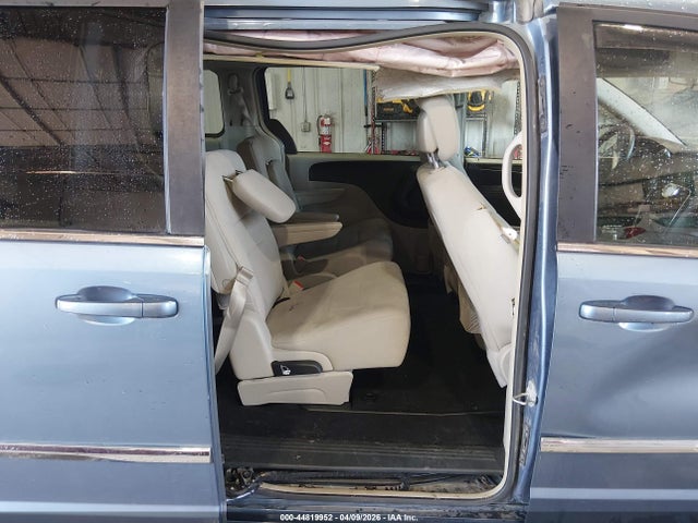 44819952 :رقم المزاد ، 2A4RR5DG0BR745657 vin ، 2011 Chrysler Town & Country Touring مزاد بيع