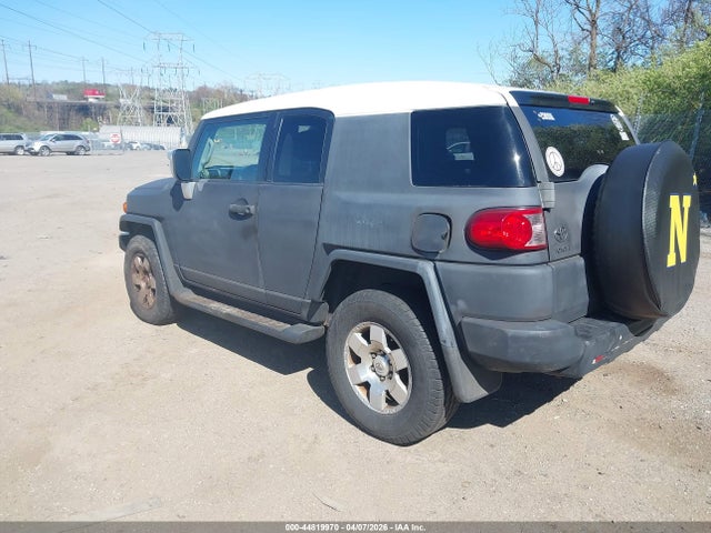 2007 TOYOTA FJ CRUISER JTEBU11F770003795 Photo 2