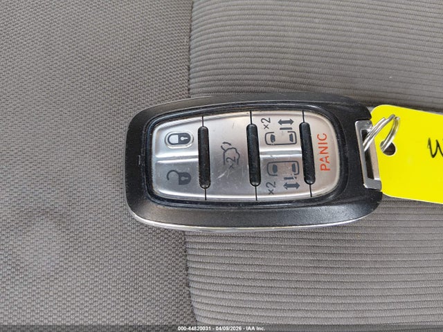 44820031 :رقم المزاد ، 2C4RC1DG2HR837135 vin ، 2017 Chrysler Pacifica Touring مزاد بيع
