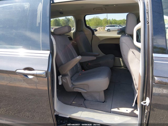 44820031 :رقم المزاد ، 2C4RC1DG2HR837135 vin ، 2017 Chrysler Pacifica Touring مزاد بيع