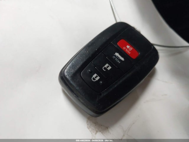 4T1B11HK1JU105587 Toyota CAMRY XLE