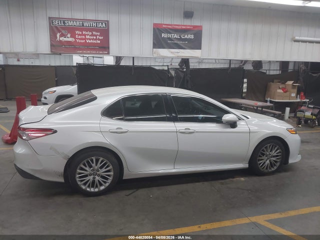 4T1B11HK1JU105587 Toyota CAMRY XLE