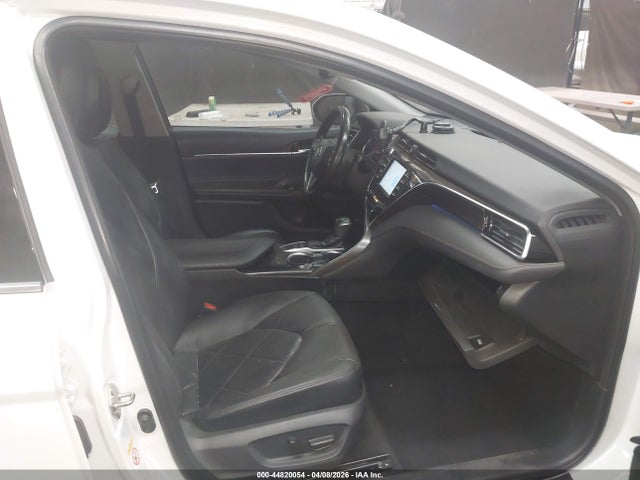 4T1B11HK1JU105587 Toyota CAMRY XLE