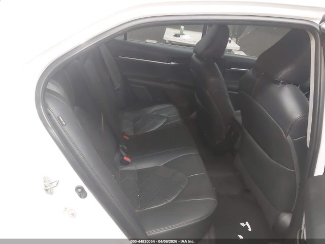 4T1B11HK1JU105587 Toyota CAMRY XLE