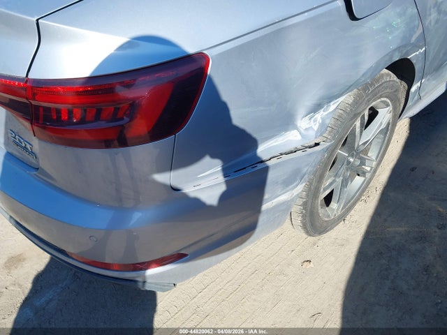 2018 Audi A4 2.0t Premium/2.0t Tech Premium მანქანა იყიდება აუქციონზე, vin: WAUENAF41JA180900, აუქციონის ნომერი: 44820062