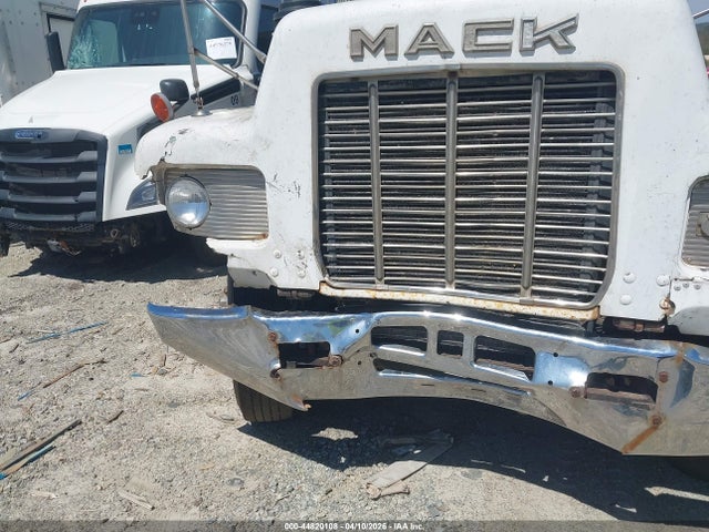 44820108 :رقم المزاد ، 1M2N274C6JW006098 vin ، 1988 Mack 600 R600 مزاد بيع