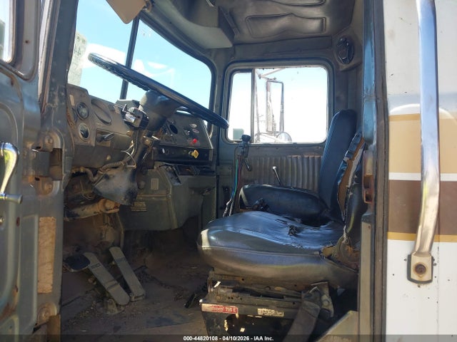 44820108 :رقم المزاد ، 1M2N274C6JW006098 vin ، 1988 Mack 600 R600 مزاد بيع
