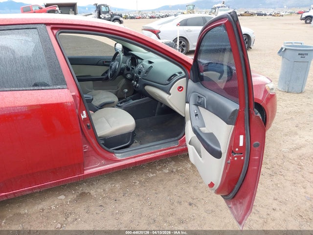 2010 KIA FORTE KNAFU4A22A5205231 Photo 4