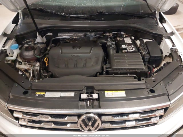 Продаж на аукціоні авто 2021 Volkswagen Tiguan 2.0t Sel Premium R-line, vin: 3VV4B7AX7MM117711, номер лоту: 44820319