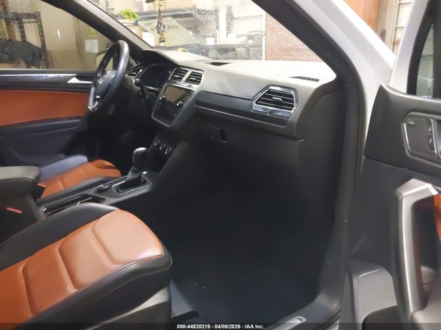 Продаж на аукціоні авто 2021 Volkswagen Tiguan 2.0t Sel Premium R-line, vin: 3VV4B7AX7MM117711, номер лоту: 44820319