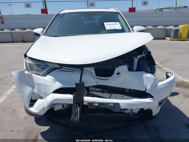 2T3WFREVXJW463665 Toyota Rav4 Xle