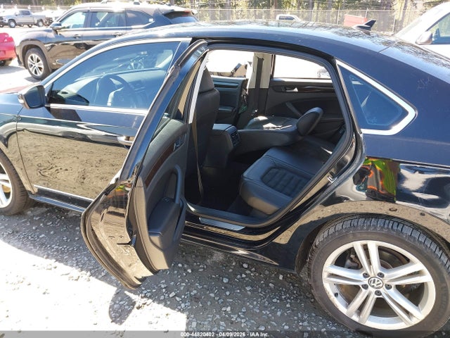 Aukcja sprzedaży 2015 Volkswagen Passat 2.0l Tdi Sel Premium, vin: 1VWCV7A39FC042932, numer aukcji: 44820402