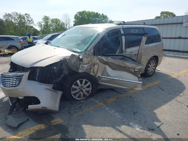 2015 Chrysler Town & Country Touring მანქანა იყიდება აუქციონზე, vin: 2C4RC1BG9FR571029, აუქციონის ნომერი: 44820412