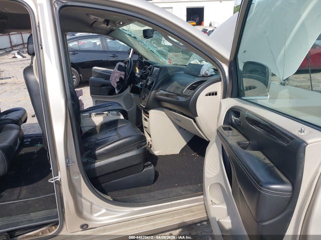 2015 Chrysler Town & Country Touring მანქანა იყიდება აუქციონზე, vin: 2C4RC1BG9FR571029, აუქციონის ნომერი: 44820412