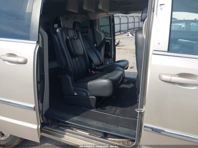 2015 Chrysler Town & Country Touring მანქანა იყიდება აუქციონზე, vin: 2C4RC1BG9FR571029, აუქციონის ნომერი: 44820412