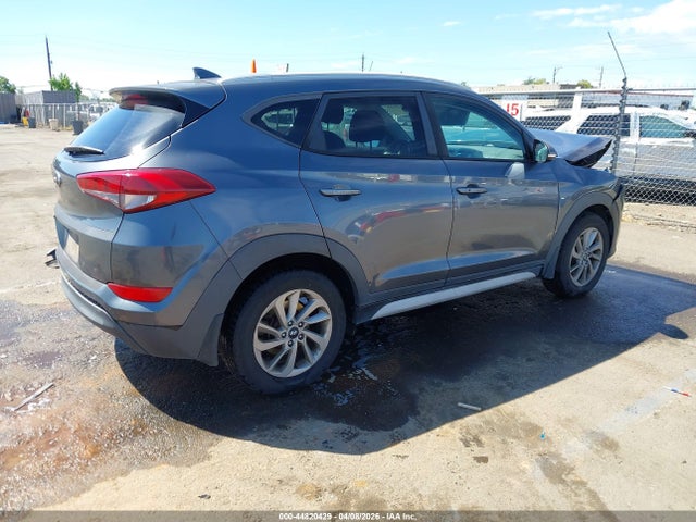 KM8J33A43HU420074 Hyundai Tucson Se Plus
