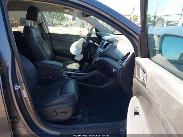 KM8J33A43HU420074 Hyundai Tucson Se Plus