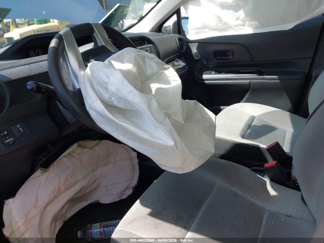 JTDKDTB32G1132199 Toyota Prius C One