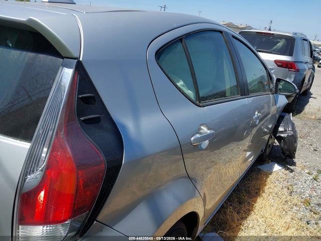 JTDKDTB32G1132199 Toyota Prius C One