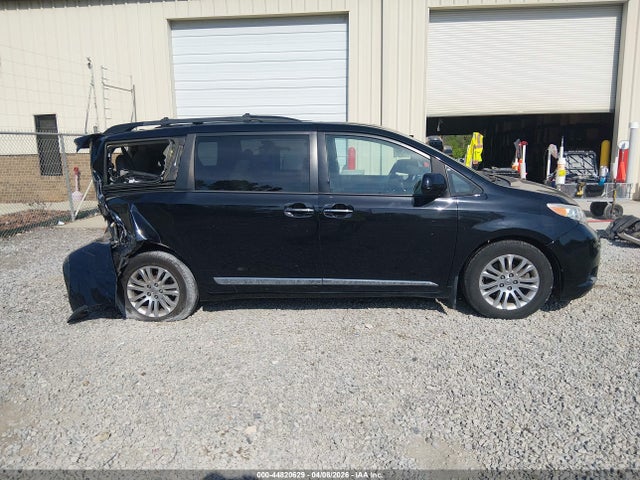 5TDYK3DC8FS671389 Toyota Sienna Xle Premium 8 Passenger